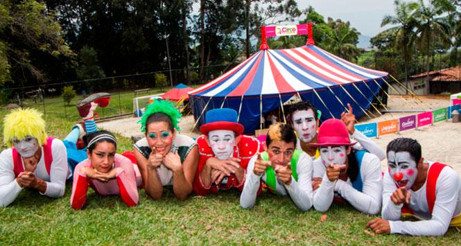 Un circo lleno de fantasía y cultura llega a los parques Comfama Un circo lleno de fantasía y cultura llega a los parques Comfama