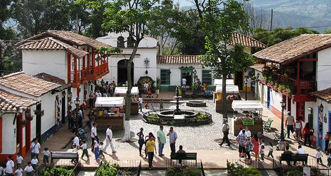 Por el Valle del Aburrá. Medellín Por el Valle del Aburrá. Medellín