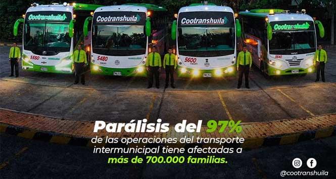 Transporte intermunicipal salió a las calles con banderas rojas Transporte intermunicipal salió a las calles con banderas rojas